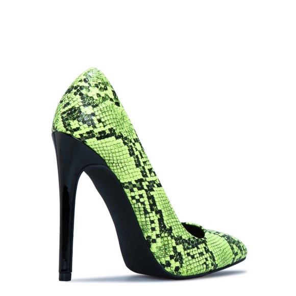 Pretty Mess Pump Pointed Toe Pump - Picture 7 of 7